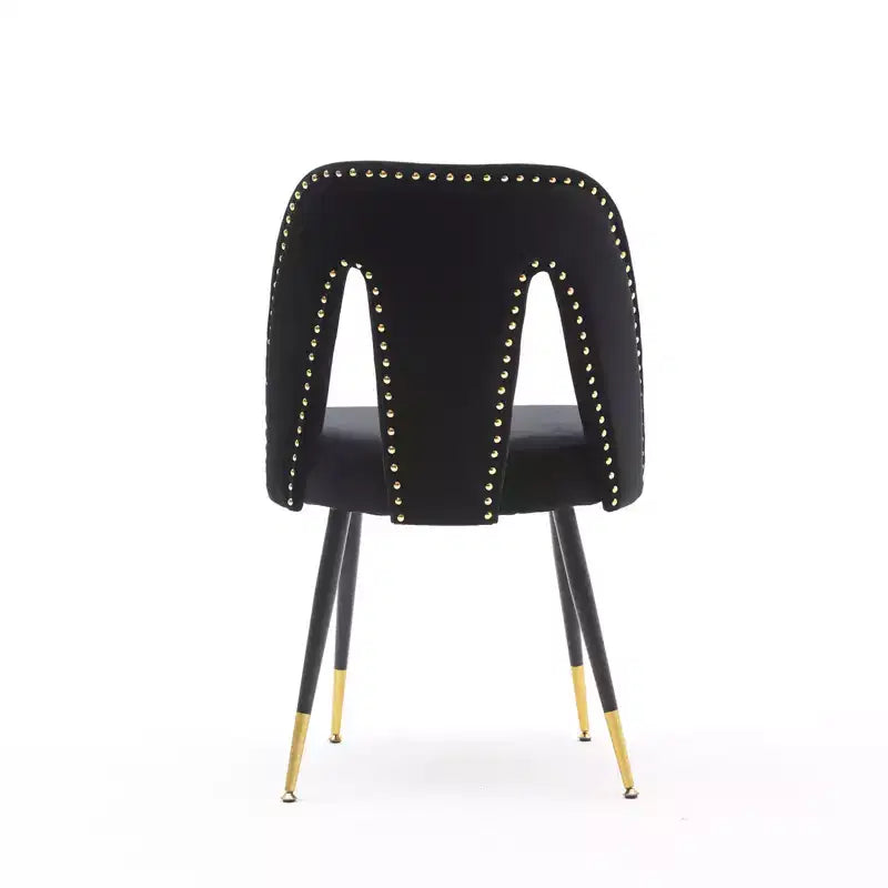 Silla de comedor moderna contemporánea de terciopelo - Tachuelas, patas de metal negro con puntas doradas