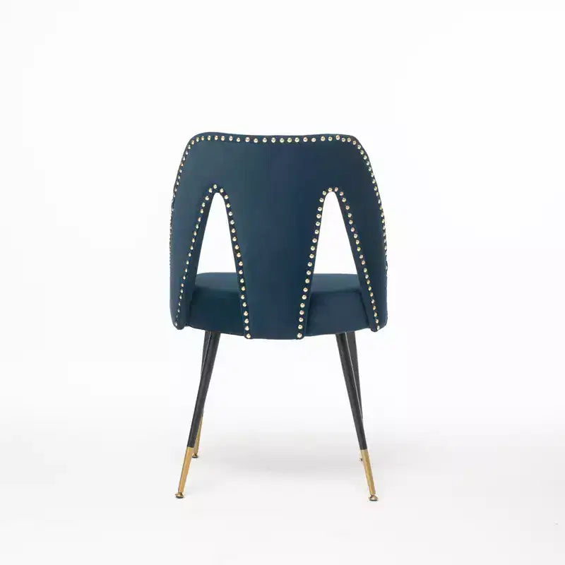 Silla de comedor moderna contemporánea de terciopelo - Tachuelas, patas de metal negro con puntas doradas