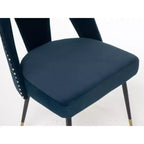 Silla de comedor moderna contemporánea de terciopelo - Tachuelas, patas de metal negro con puntas doradas