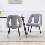 Silla de comedor moderna contemporánea de terciopelo - Tachuelas, patas de metal negro con puntas doradas