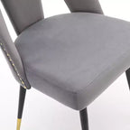 Silla de comedor moderna contemporánea de terciopelo - Tachuelas, patas de metal negro con puntas doradas
