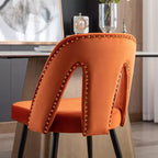 Silla de comedor moderna contemporánea de terciopelo - Tachuelas, patas de metal negro con puntas doradas