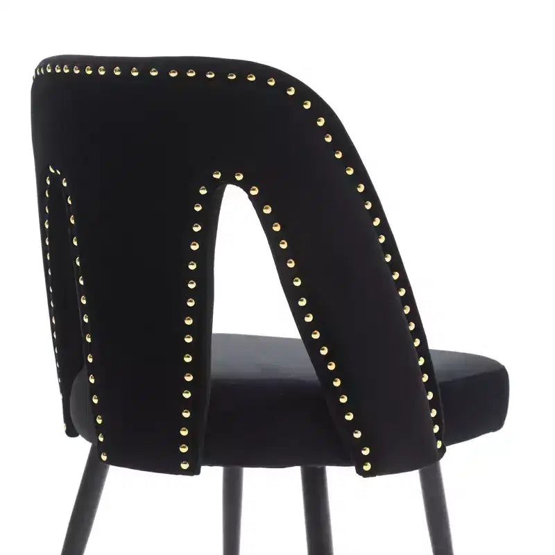 Silla de comedor moderna contemporánea de terciopelo - Tachuelas, patas de metal negro con puntas doradas