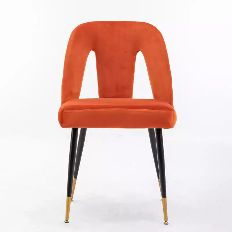 Silla de comedor moderna contemporánea de terciopelo - Tachuelas, patas de metal negro con puntas doradas