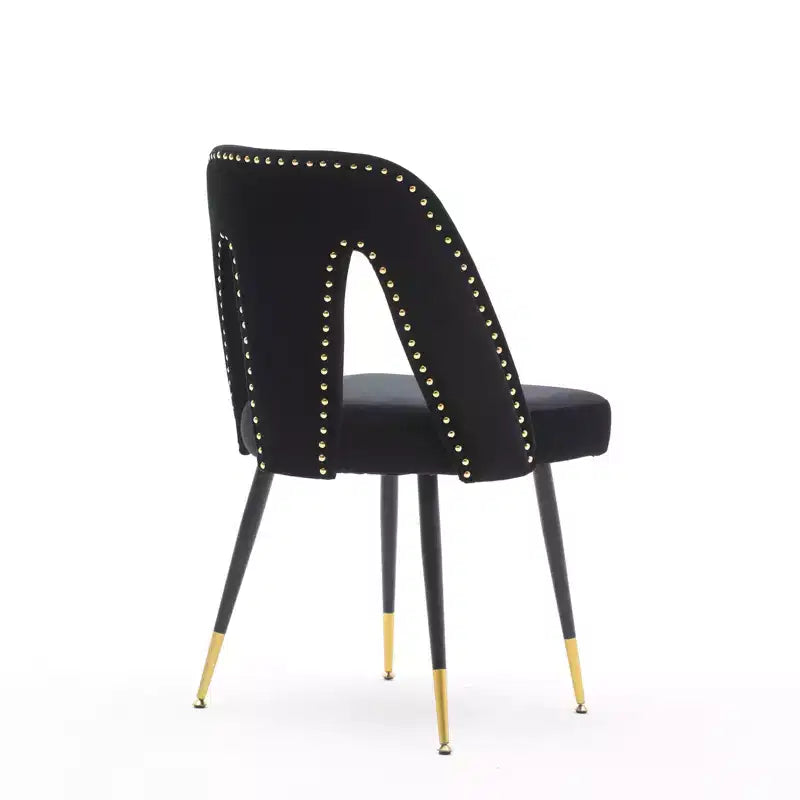 Silla de comedor moderna contemporánea de terciopelo - Tachuelas, patas de metal negro con puntas doradas