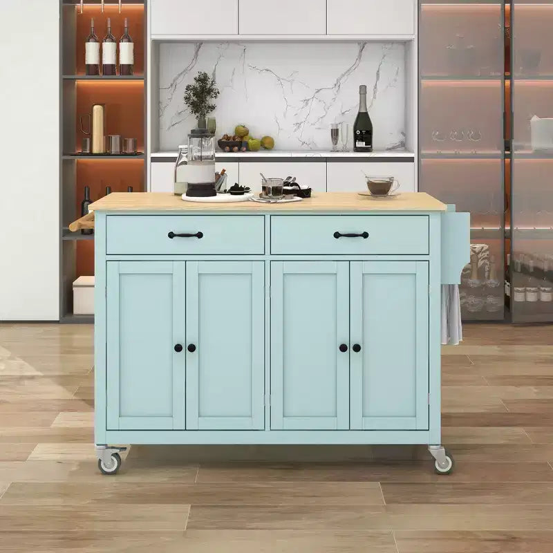 Isla de cocina con encimera de madera y ruedas con freno