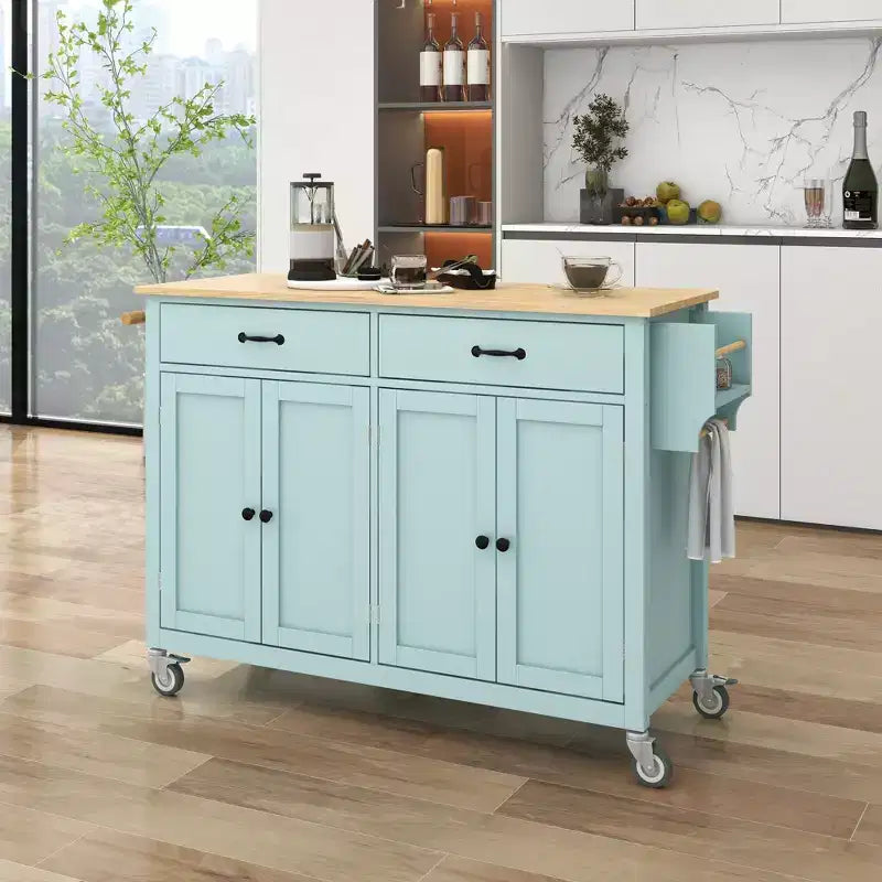 Isla de cocina con encimera de madera y ruedas con freno
