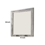 Espejo de pared con marco rectangular y detalles moldeados, gris